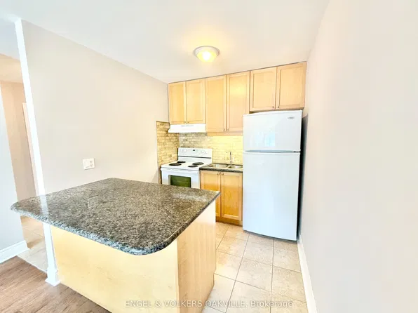 90 25th St, Toronto, ON
