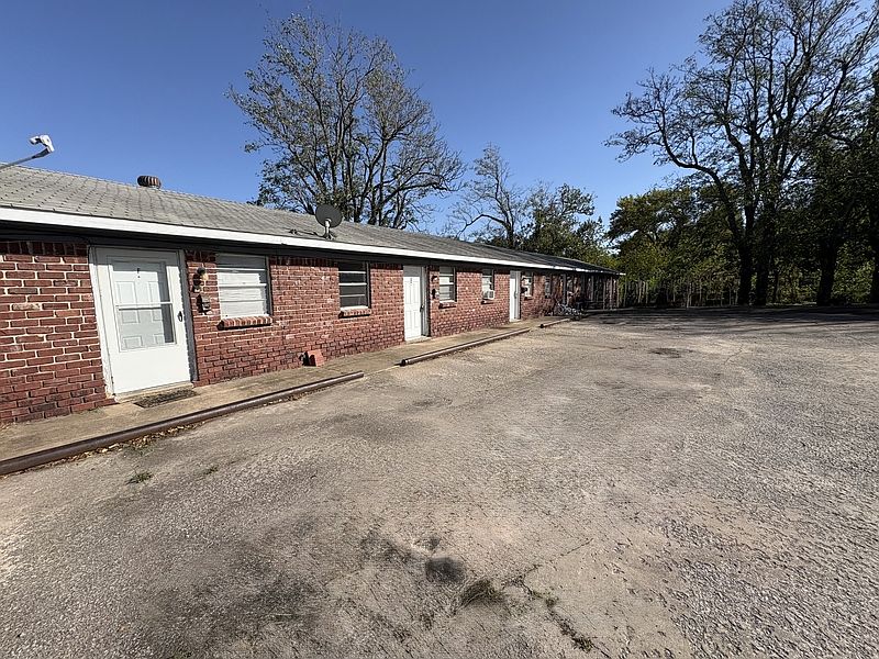 1st image of 1502 W South St #D