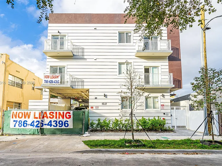 1021 NW 1st St #301 — Photo 1