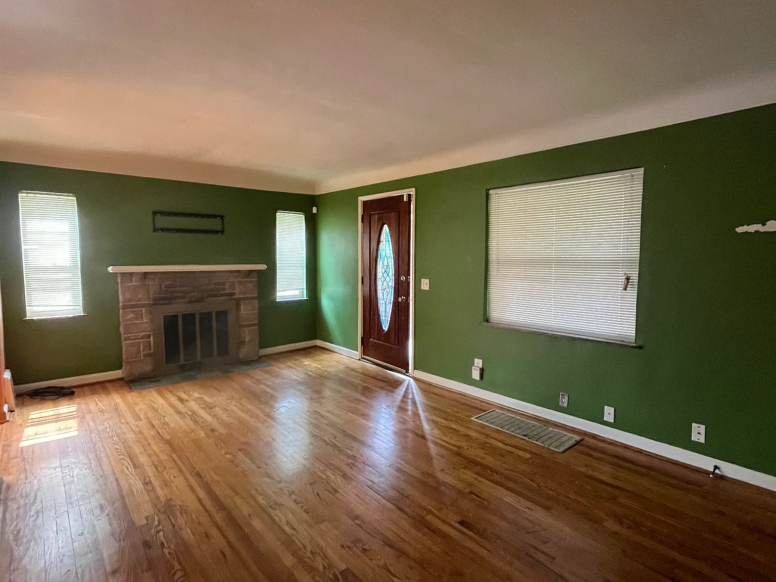 4 bed, 1369 sqft, $1,985 — Photo 3