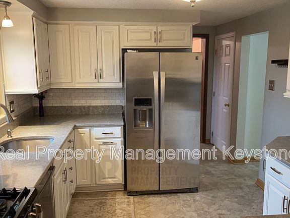 3rd image of 1669 Charlton Heights Rd