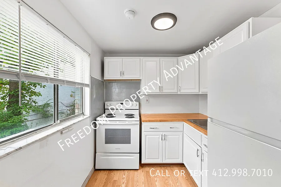 2523 Park Hill Dr — Photo 2