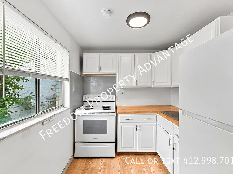 2523 Park Hill Dr — Photo 2