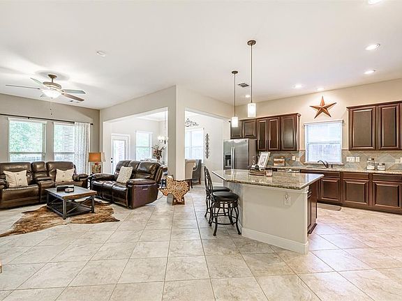 3rd image of 28622 Champion Oaks Dr