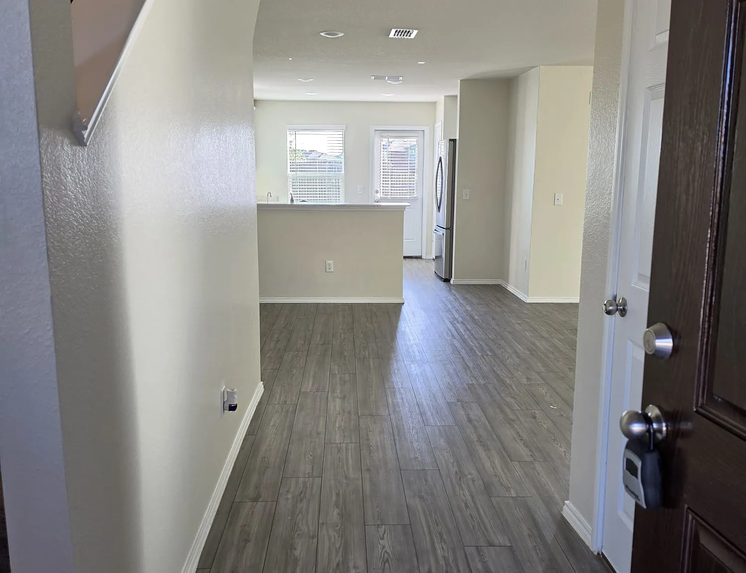 4 bed, 2103 sqft, $2,095 — Photo 2