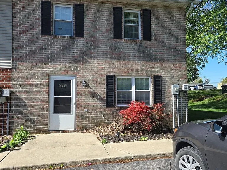 2339 McCleary Dr — Photo 1