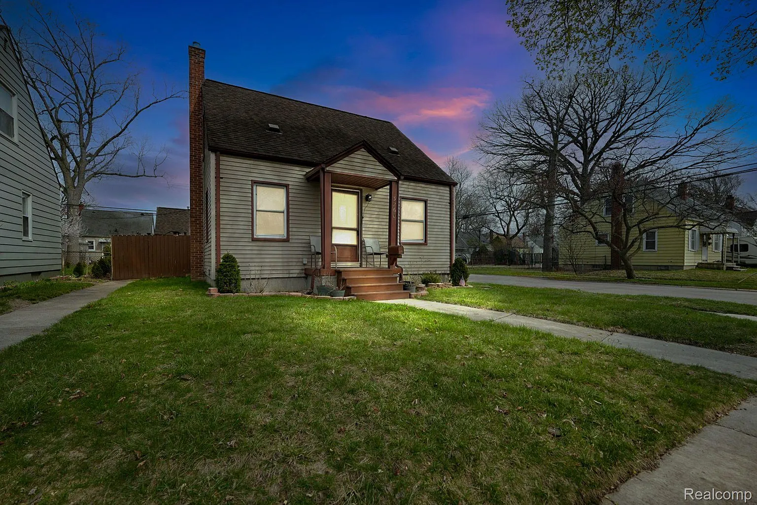 3260 Kenwood St photo 1