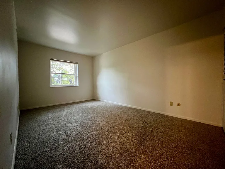 360 Maryland Ave — Photo 56