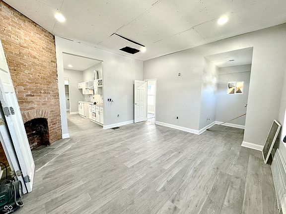4th image of 1126 Villa Ave