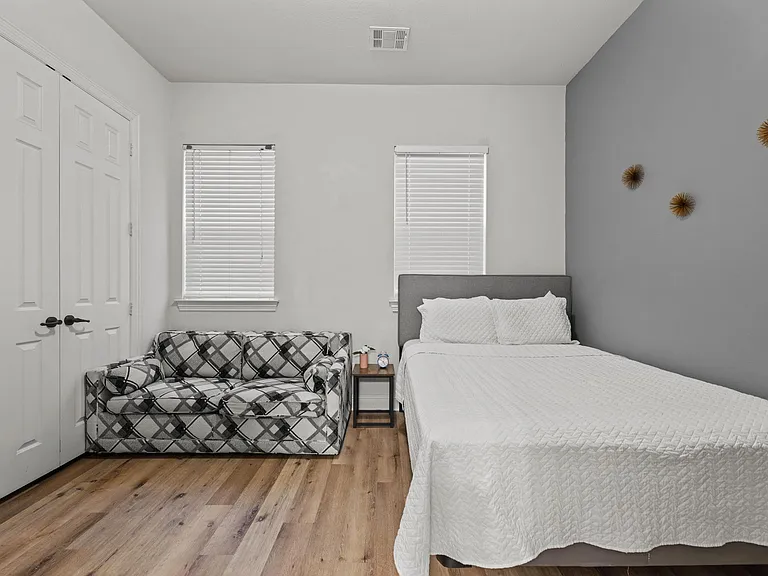 5816 La Vista Dr — Photo 5