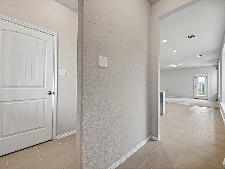 2519 Northern Great White Ct — Photo 6
