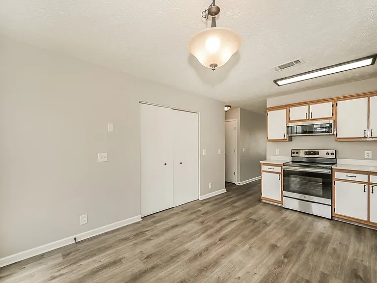1225 Akins Ridge Dr — Photo 5