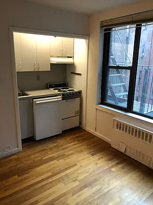 Rented by Eric Goodman Realty Corp | media 8