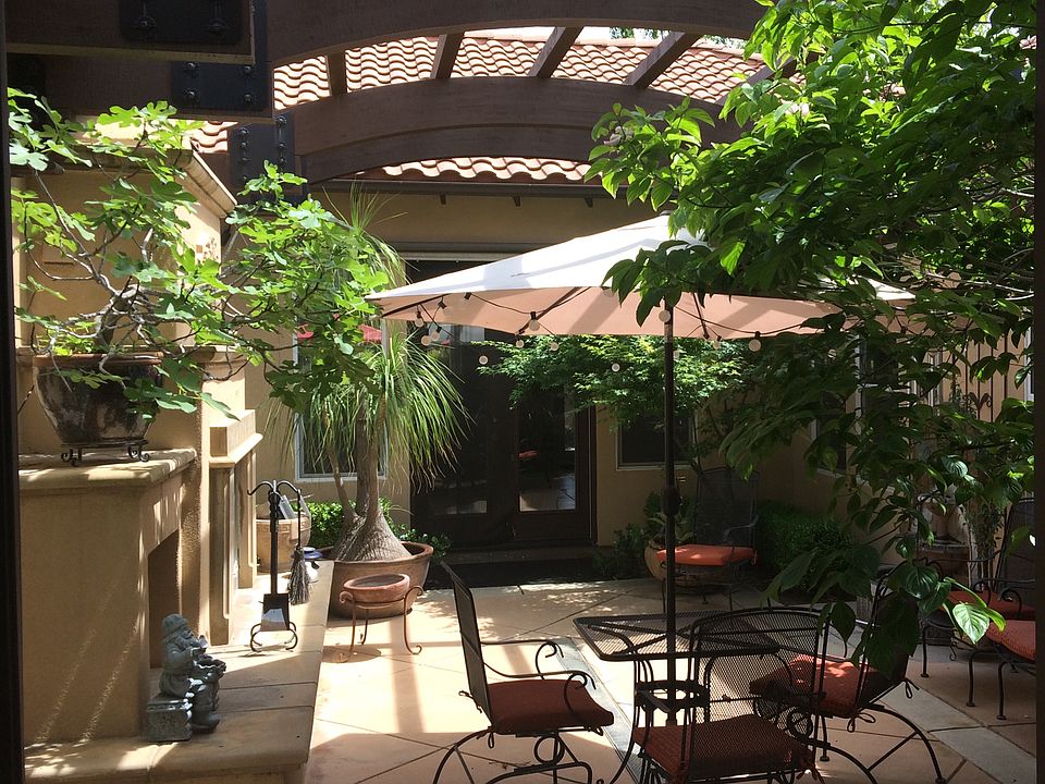 Interior courtyard.