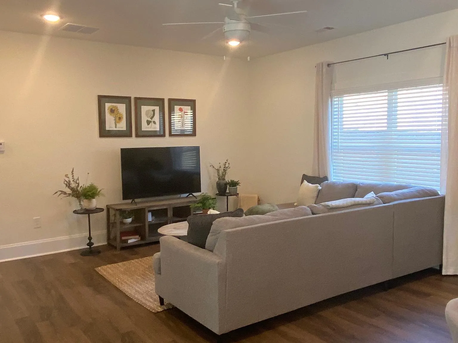 4 bed, 1760 sqft, $2,700 — Photo 2