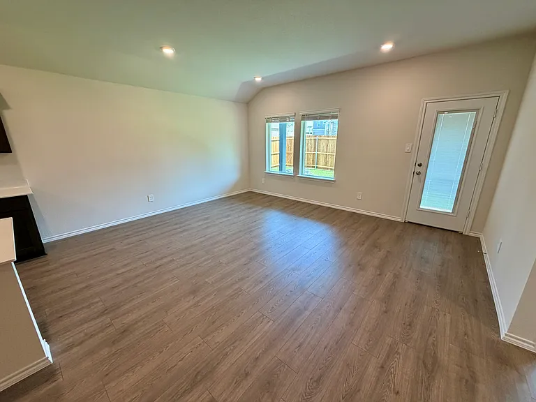 3334 Catamount Dr — Photo 11