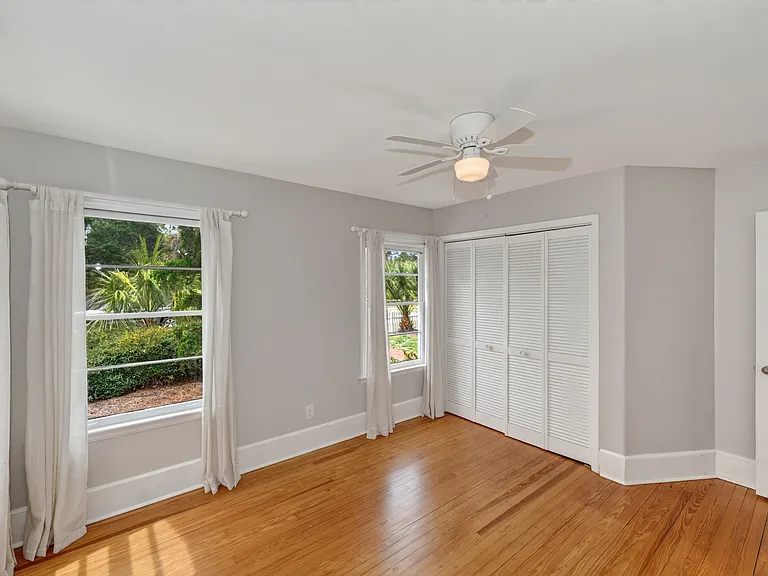 1010 Virginia Dr — Photo 33