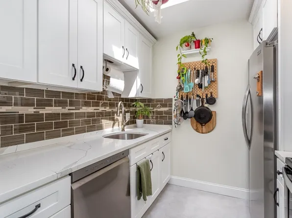 35 Desmoines Rd APT 503, Quincy, MA 02169