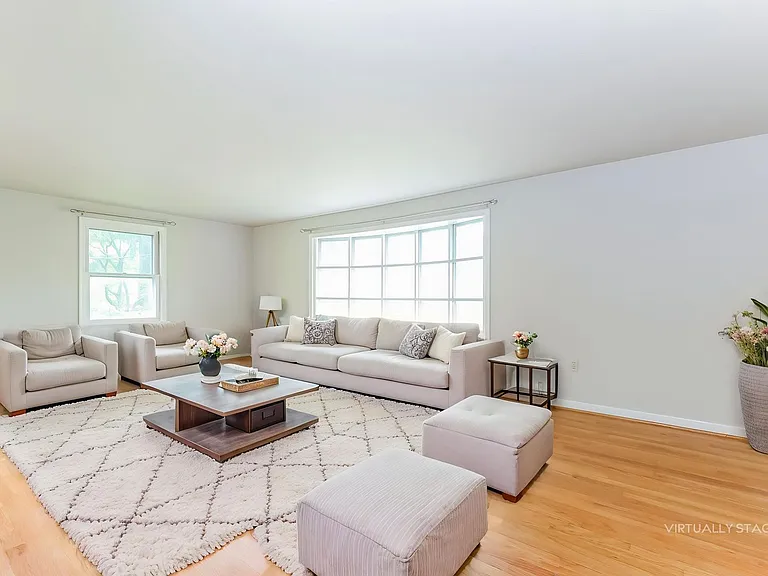934 Village Rd — Photo 7