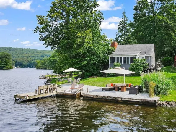 179 Point Breeze Dr, West Milford, NJ 07421