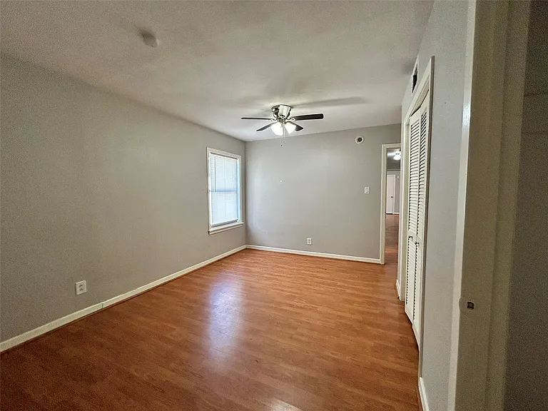 914 Elton St — Photo 8