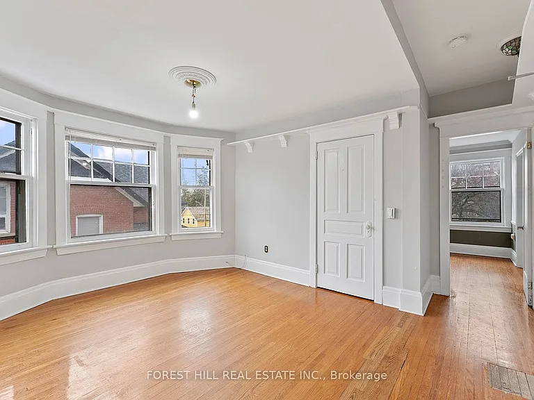 36 Arnold Cres #UPPER — Photo 8