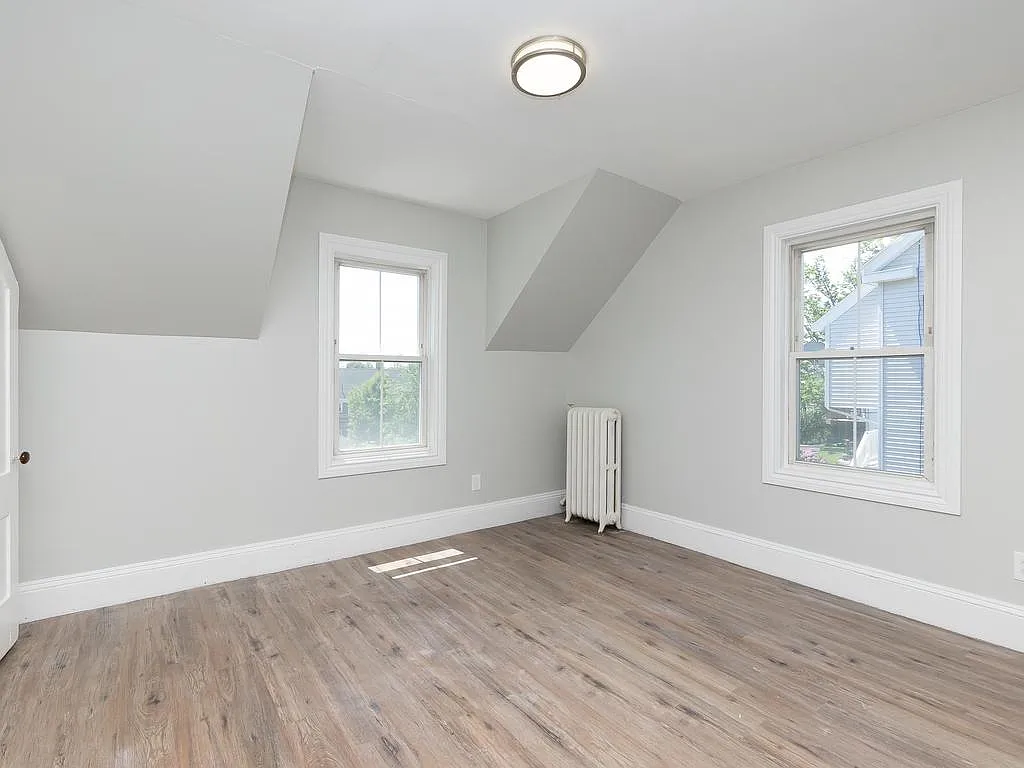 3 bed, 1.5 bath, 1300 sqft, $3,600 — Photo 3