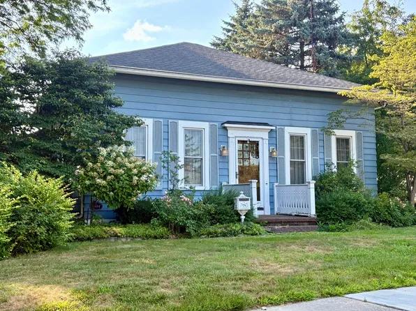 1464 S Riverside Ave, Saint Clair, MI 48079