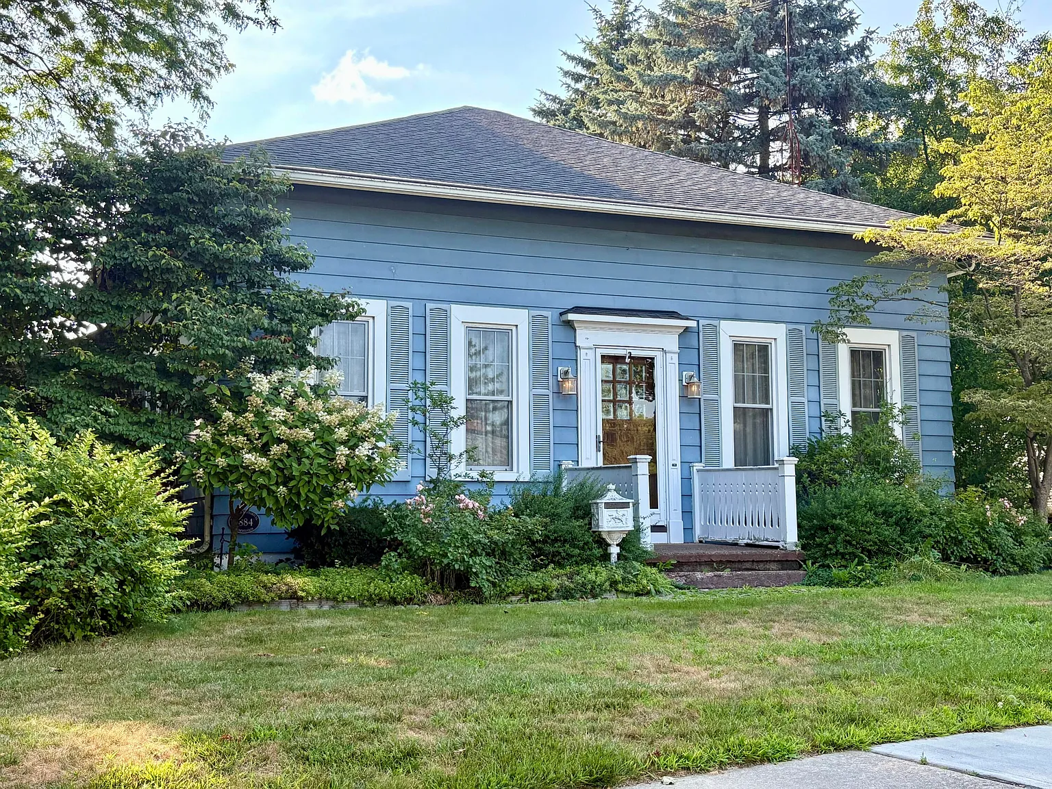 1464 S Riverside Ave photo 1