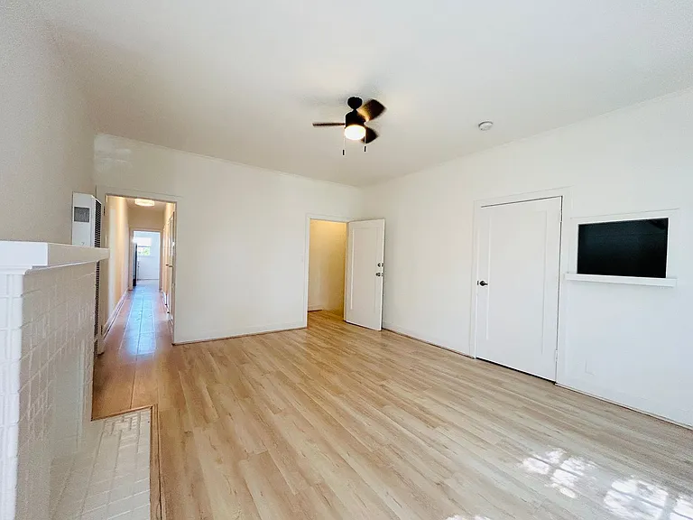 1020 N Oxford Apartments — Photo 2