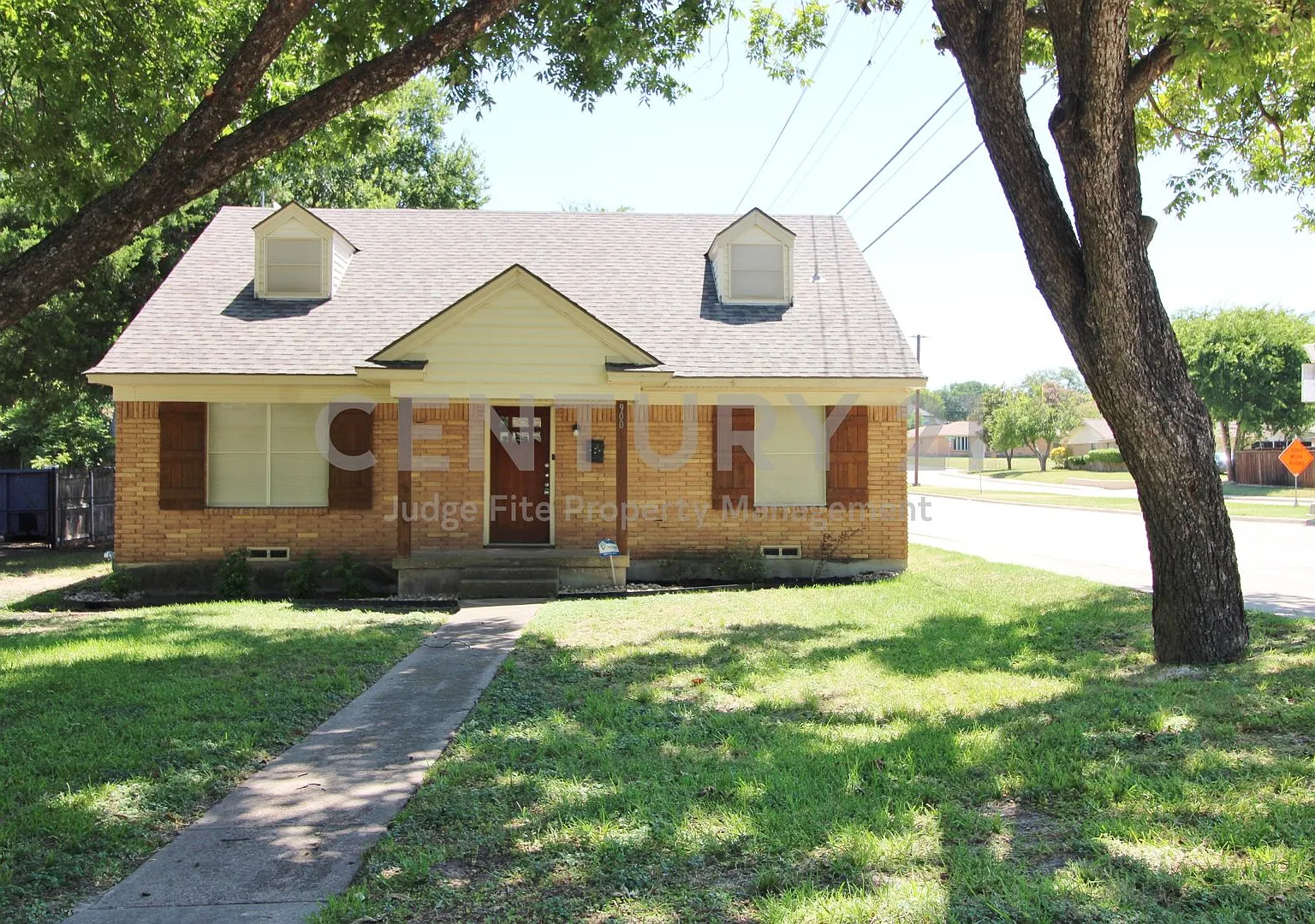 Charming 2-Story 4/2.5/2 Nestled on Corner Lot For Rent! — Photo 1