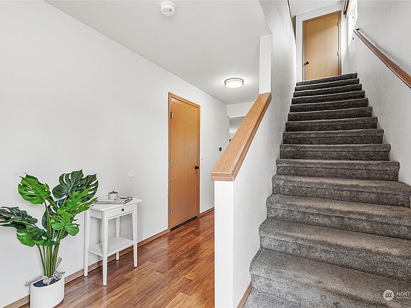 2nd image of 5041 Bowwood Circle NE