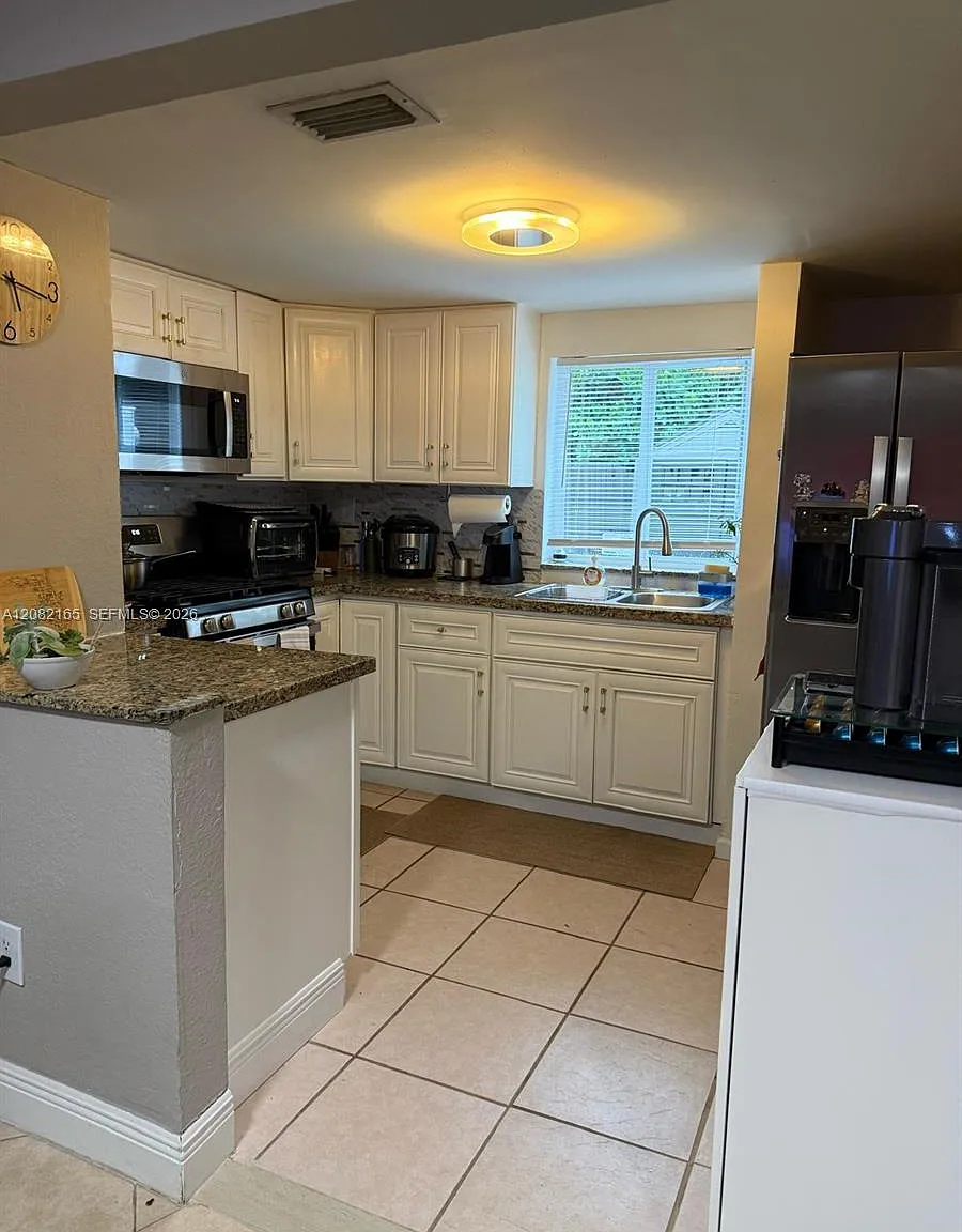Snapper Creek Townhouses — Photo 2