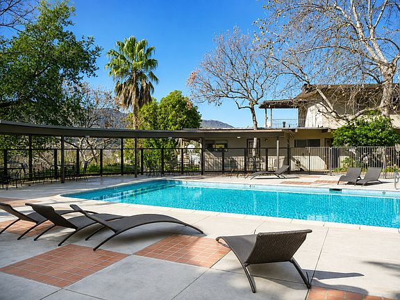 3rd image of 2071 Valderas Dr #5bc52b393
