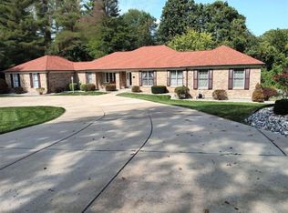 3821 Pointe Forest Dr, Florissant, MO 63034