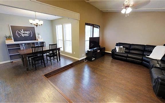 2nd image of 3006 Piccadilly Ct