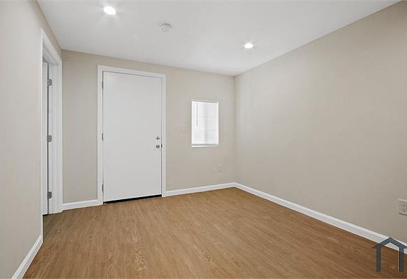 5th image of 2364 Lime Ave