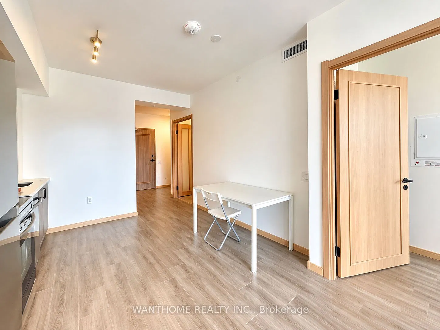2 bed, $2,350 — Photo 4