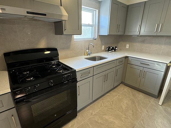 4th image of 76 Austin Ave #1R