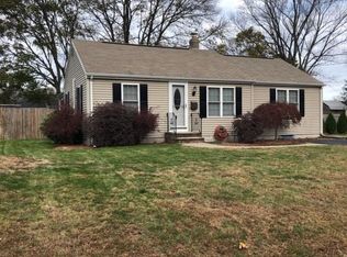 31 Largo Rd, Warwick, RI 02886