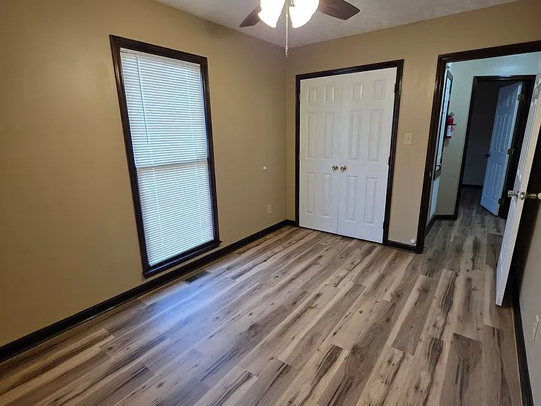 513 Roundtree Dr — Photo 11