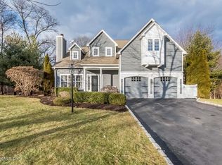 65 Macarthur Ln, Stamford, CT 06902