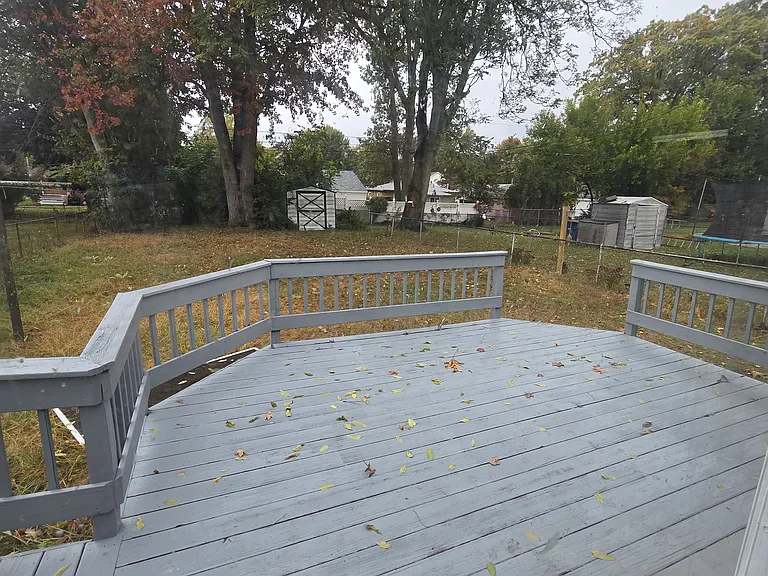 Enormous FAMILY SIZE DECK leading to rear yard