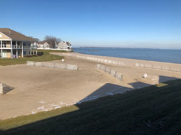 3047 N Beach Towne Ct, Pt Clinton, OH 43452