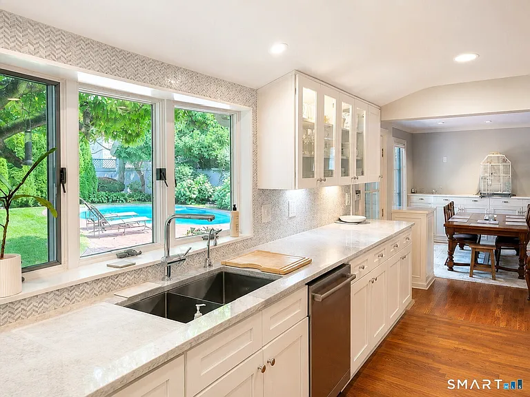 124 Rowayton Ave — Photo 6