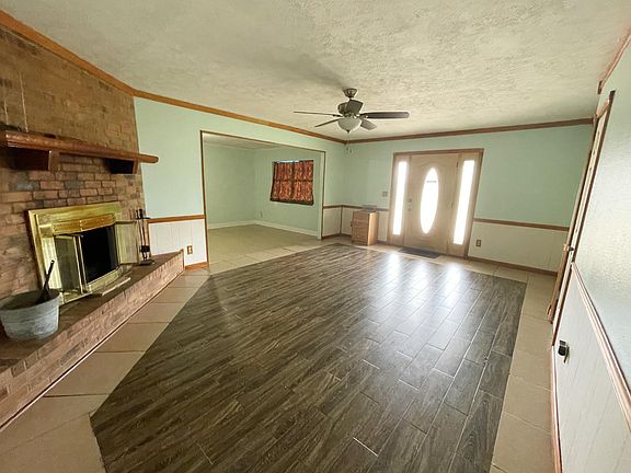 4th image of 2107 Peach St