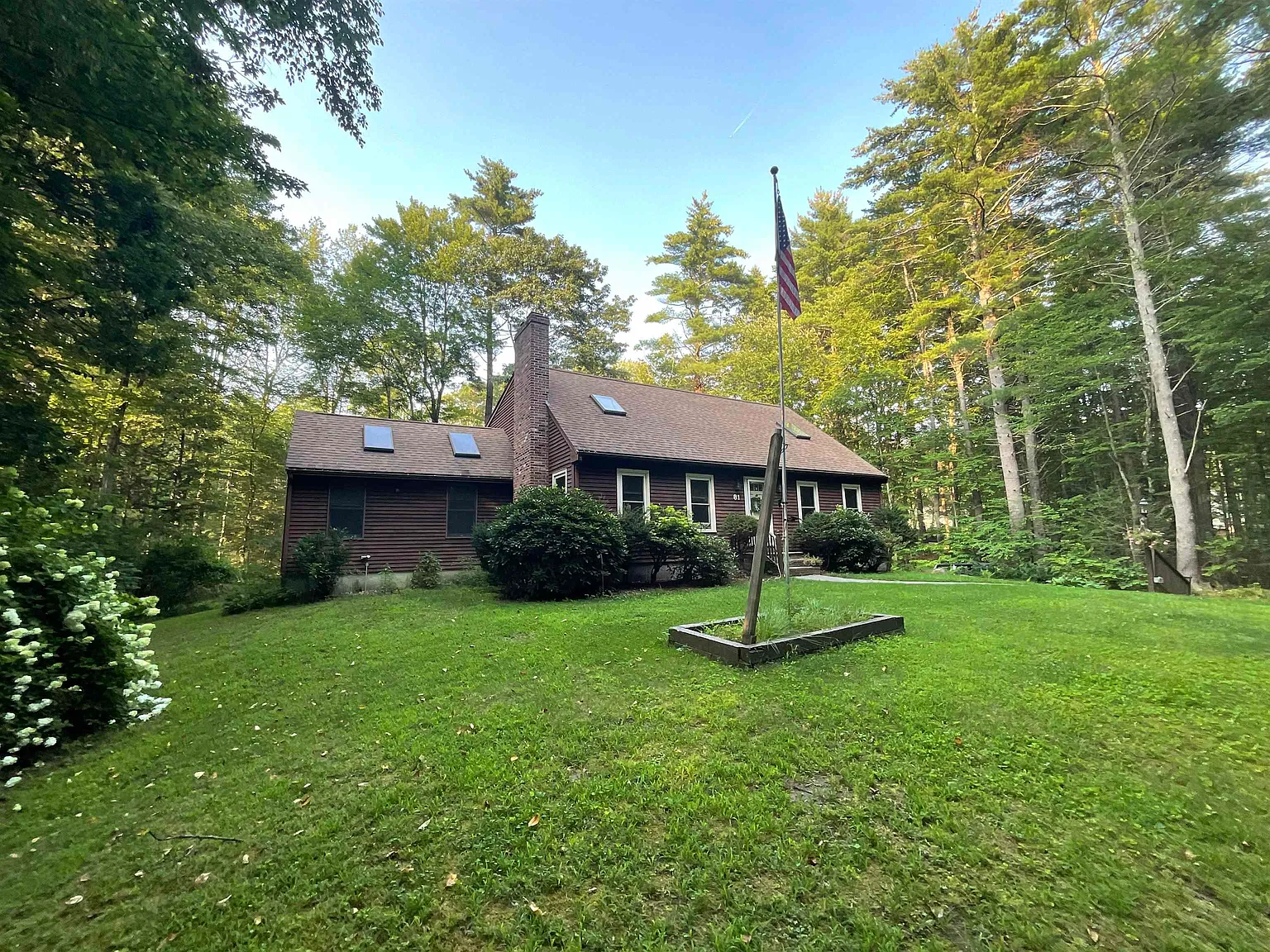4 bed, 2.0 bath, 2630 sqft, $2,950 — Photo 2