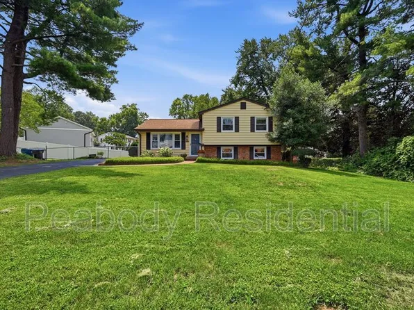 6426 Carriage Dr, Alexandria, VA 22310