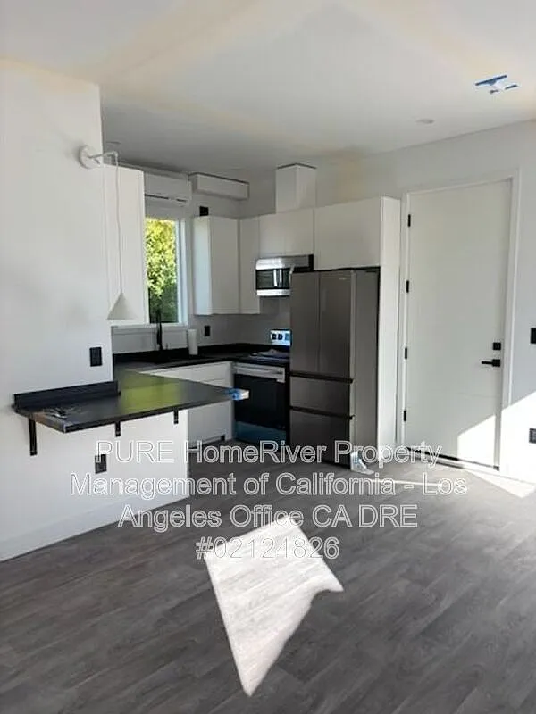 Studio, 1.0 bath, 400 sqft, $1,995 — Photo 2