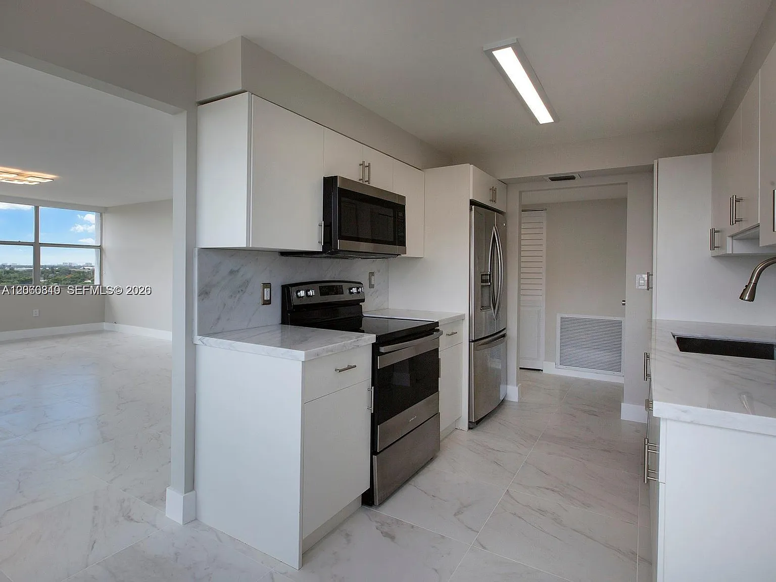 Wilshire Condo — Photo 2